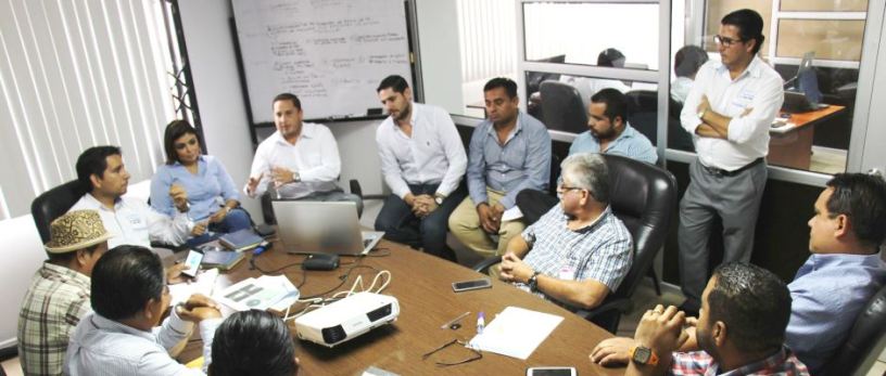 Reunión técnica entre funcionarios de la EPAM y del GAD municipal de Montecristi. Manabí, Ecuador.