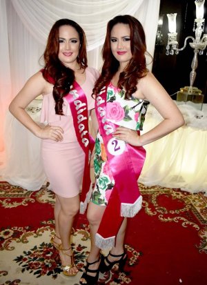 Josenka Mercedes (19 años) y Jarixa Mercedes Moreira Zambrano (19), las gemelas del certamen Reina de Chone 2017. Manabí, Ecuador.