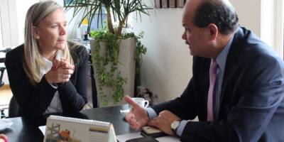 La embajadora de la Unión Europea en Ecuador y el vicepresidente de la Asamblea Nacional del Ecuador, en Quito, Ecuador.