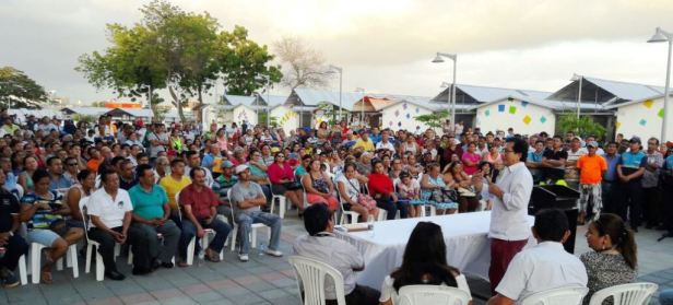 Reunión entre el alcalde cantonal y los comerciantes de la zona comercial Nuevo Tarqui de Manta. Manabí, Ecuador.