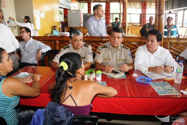 El viceministro del Interior y los jefes provinciales de la Policía Nacional, en el desayuno de trabajo con el ministro del Interior en Manta. Manabí, Ecuador.