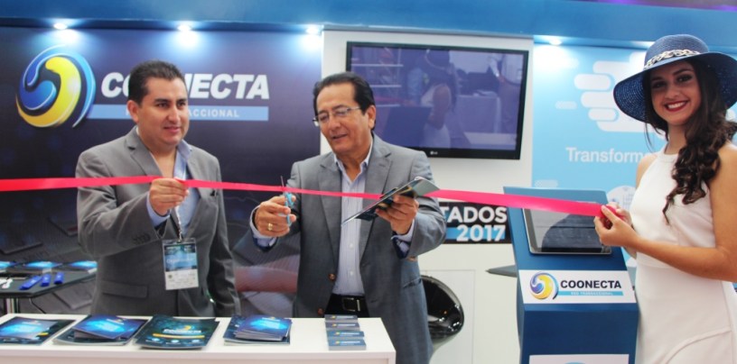 Alcalde de Manta inaugura "Coonectados 2017" de las cooperativas de ahorro y crédito. Manabí, Ecuador.