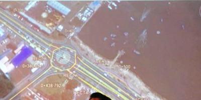 Vista aérea de la Avenida Jaime Chávez Gutiérrez (malecón) de Manta. Manabí, Ecuador.