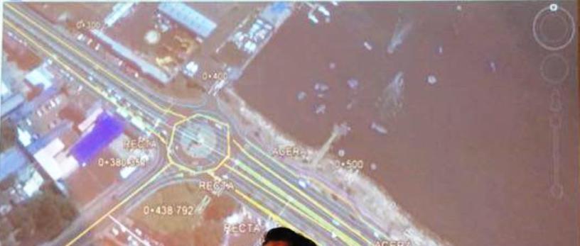 Vista aérea de la Avenida Jaime Chávez Gutiérrez (malecón) de Manta. Manabí, Ecuador.