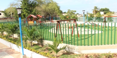 El remozado parque recreativo del Barrio 5 de Junio de Manta. Manabí, Ecuador.