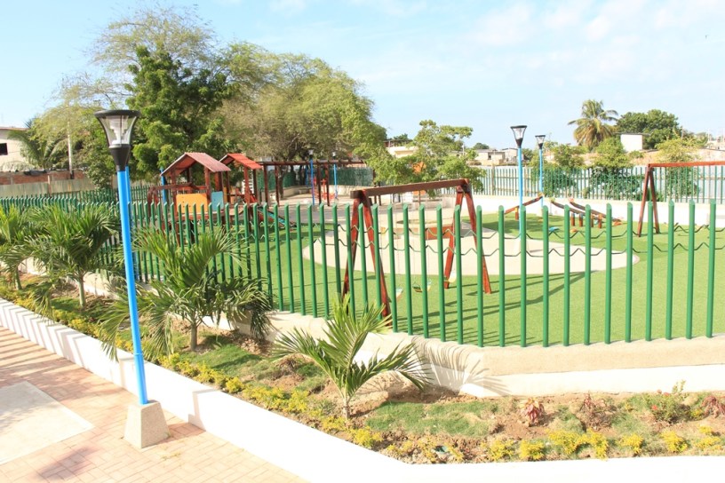 El remozado parque recreativo del Barrio 5 de Junio de Manta. Manabí, Ecuador.