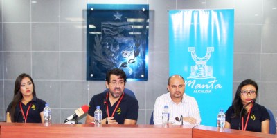 Ejecutivos de la empresa Dusatecorp informan en Manta sobre la actualización del catastro municipal de este cantón. Manabí, Ecuador.