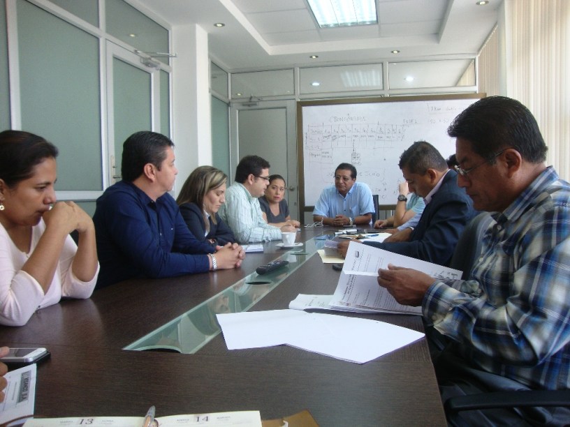 Reunión coordinadora entre el alcalde de Montecristi y el gerente provincial del BEDE. Manabí, Ecuador.