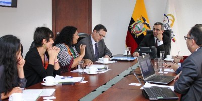 Funcionarios de UNICEF y del Consejo de la Judicatura de Ecuador, en reunión de trabajo en Quito.