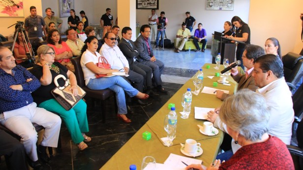 Reunión del Ministro de Turismo con alcaldes de la provincia de Manabí, Ecuador.