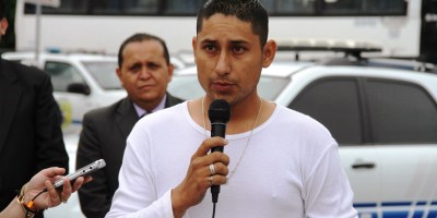 Roger Zambrano ofrece disculpas públicas a la Policía Nacional en Portoviejo. Manabí, Ecuador.