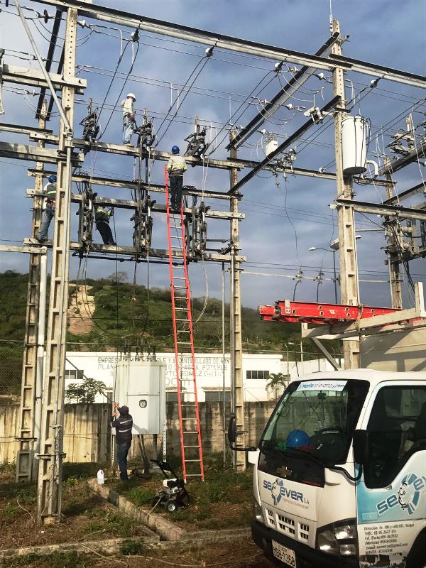 Trabajos de mantenimiento en la subestación eléctrica de El Ceibal, Rocafuerte. Manabí, Ecuador.