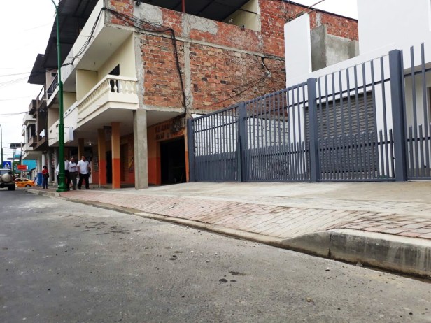 Construcción arbitraria en Av 24