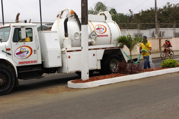 Riego en jardineras públicas, Chone