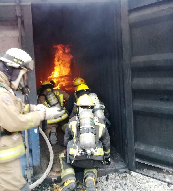 Bomberos de Chone capacitándose en Guayaquil.