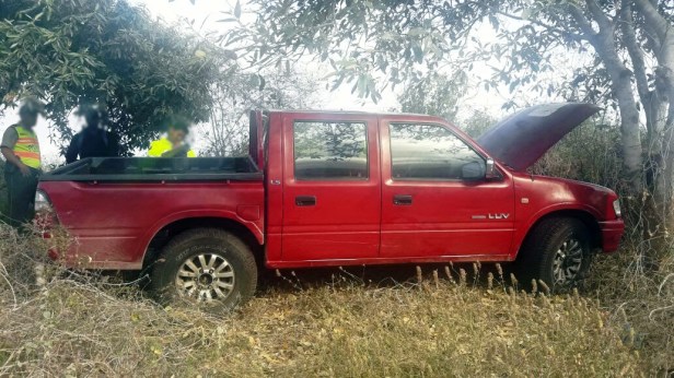 Camioneta recuperada por la Policía Nacional en el sitio El Aromo del Cantón Manta.