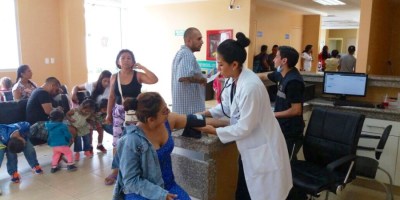 Atención médica en el Centro de Salud Manta.