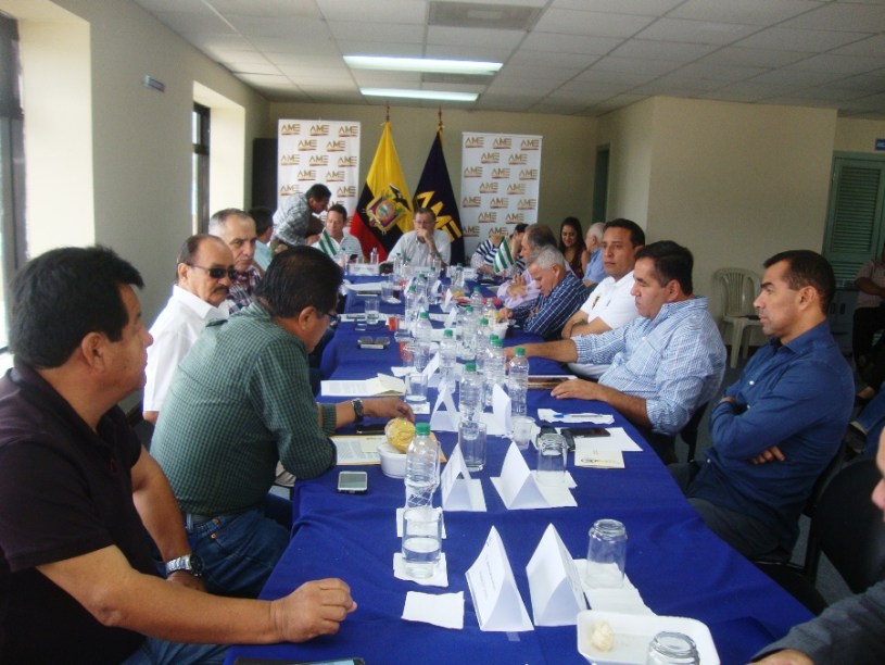 AME de Manabí y el presidente del Comité de la Reconstrucción, reunidos en sesión en la ciudad de Portoviejo.
