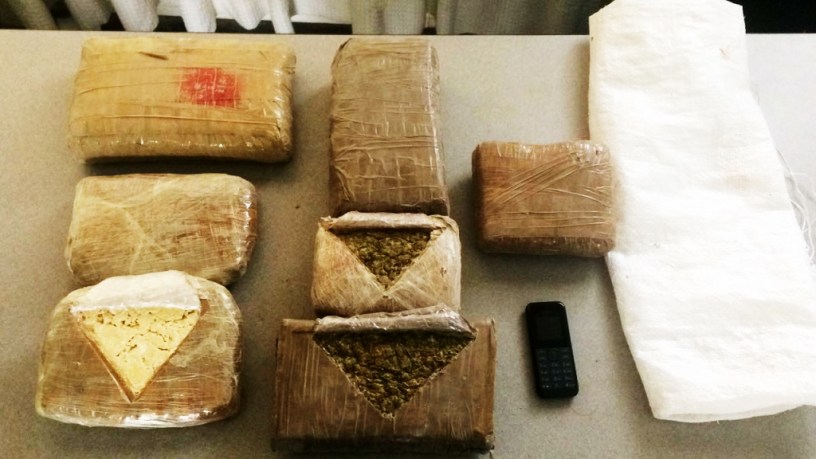 Paquetes con droga prohibida decomisada en Portoviejo por la Policía Nacional.