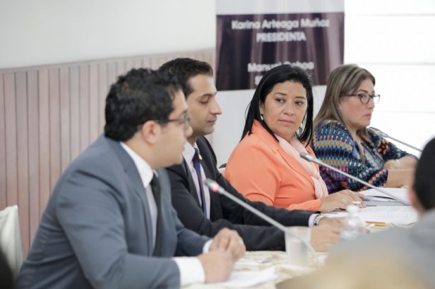 Abdelaziz Al Haj, encargado de negocios de Qatar en Ecuador, en reunión con el grupo parlamentario ecuatoriano amigo de su país, durante una reunión coordinada por la legisladora manabita Karina Arteaga Muñoz. Quito, Ecuador.