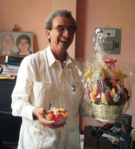El abogado Pablo Ignacio Cornejo Zambrano comparte un instante de felicidad en Manta. Manabí, Ecuador.