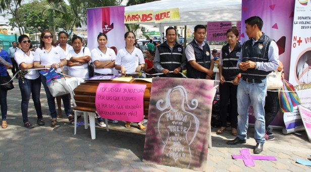 Vigilia por la integridad y dignidad de las mujeres de Manabí, Ecuador.