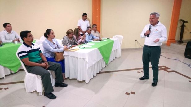 El alcalde de Santa Ana, Manabí, diserta sobre un proyecto de ordenanza para preservar la Cuenca del Río Grande de Portoviejo.