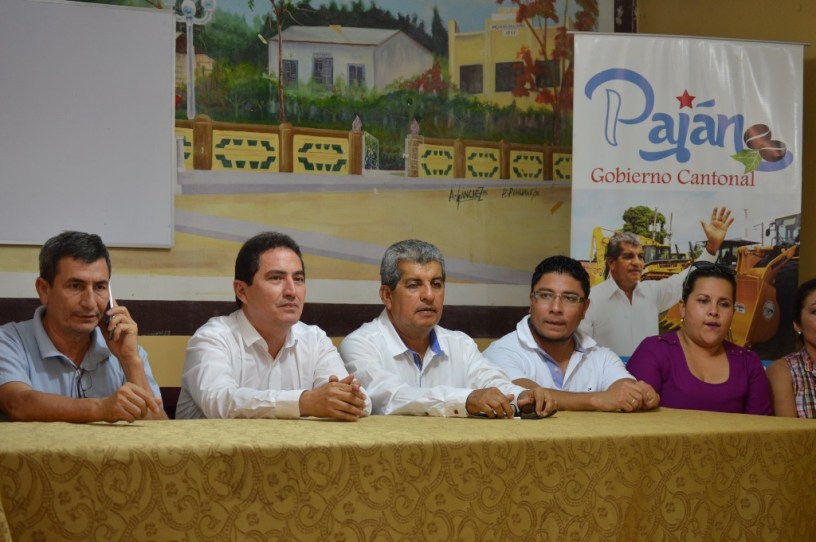Acto en el que el Banco de Desarrollo del Ecuador anunció el primer desembolso de un crédito para que el Gobierno municipal de Paján construya una segunda potabilizadora de agua para servir a su cantón. Manabí, Ecuador.