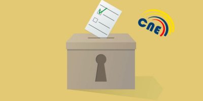 Arte publicitario simulando urna receptora de votos, con logotipo del CNE. Ecuador.