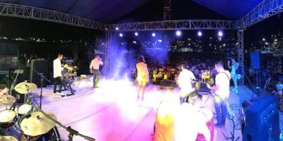 Fiesta Blanca en el Malecón Escénico de Manta. Manabí, Ecuador.