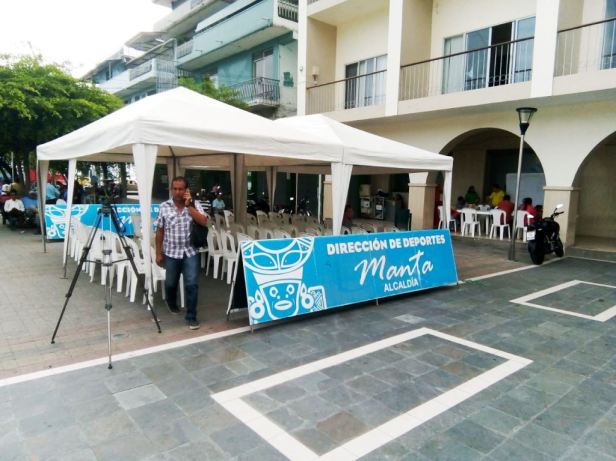 Lugar de inscripción para los cursos deportivos vacacionales 2018 del Municipio de Manta. Manabí, Ecuador.