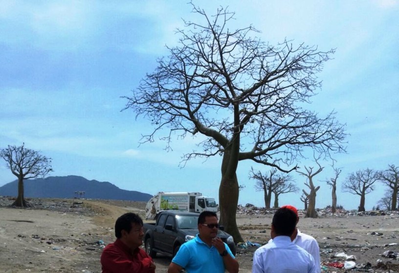 Espacio de tierra donde se construirá una "celda emergente" para la basura de Montecristi, próxima a la vía Pozos de la Sabana. Manabí, Ecuador.