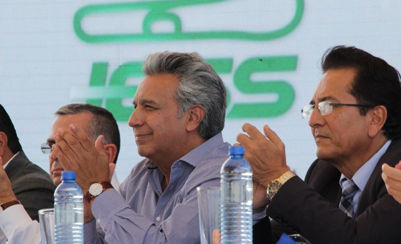 El presidente de la República del Ecuador, el prefecto provincial de Manabí y el alcalde de Manta, durante la inauguración del hospital del IESS en Manta. Manabí, Ecuador.