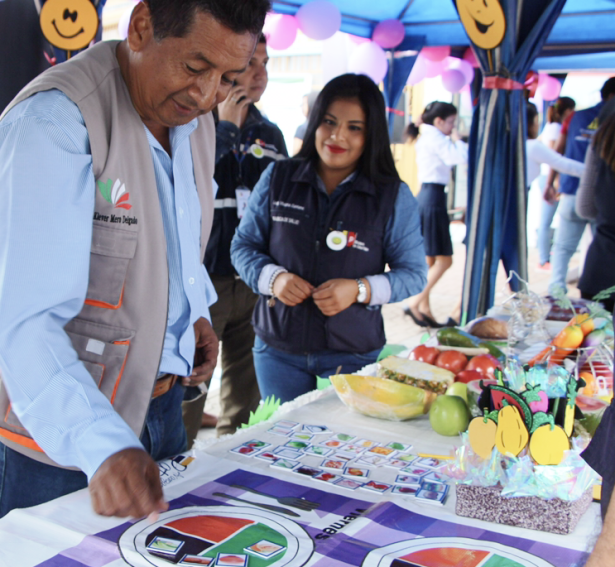 Muestra de alimentos saludables en una de las exposiciones del Distrito de Salud 13D02. Manabí, Ecuador.