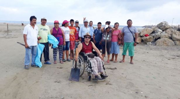 Mingueros limpieza playa San Mateo