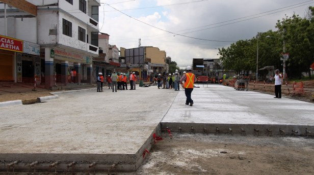 Pavimentación Avenida 4 Noviembre, Manta