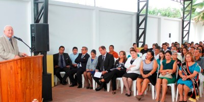 Ramón González Álava, alcalde del Cantón Bolívar, pronunciando un discurso en acto público. Manabí, Ecuador.