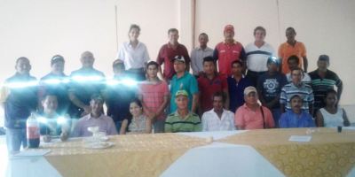 Ganaderos y agricultores de Chone que participaron en un curso reciente sobre procedimiento parlamentario. Manabí, Ecuador.