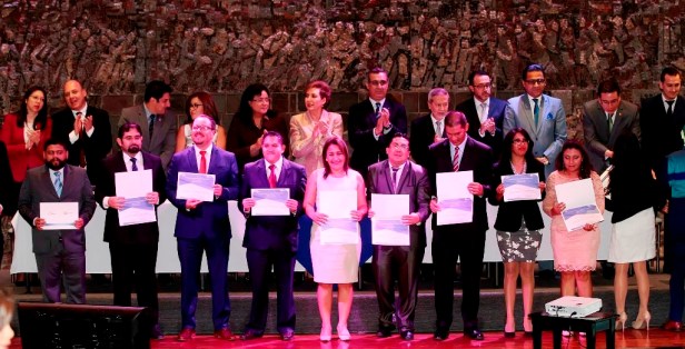 Ceremonia de incorporación de abogados elegibles para miembros de la Función Judicial ecuatoriana. Quito, Ecuador.