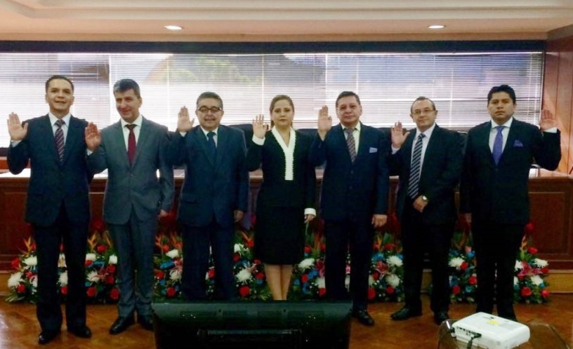 Siete nuevos conjueces de la Corte Nacional de Justicia de Ecuador, en el acto de su posesión oficial en Quito.