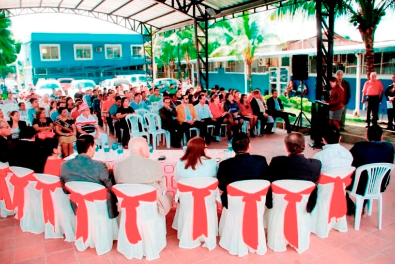 La alta dirección del Gobierno municipal de Bolívar, reunida con sus invitados en el acto de rendición de cuentas del ejercicio fiscal del año 2017. Manabí, Ecuador.