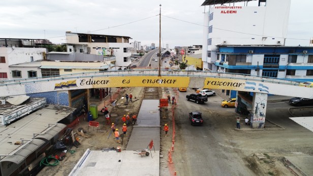 Avenida 4 de Noviembre de Manta. Tramo en regeneración, desde la Calle Venezuela hasta la Calle J-10 del Barrio Jocay. Manabí, Ecuador.