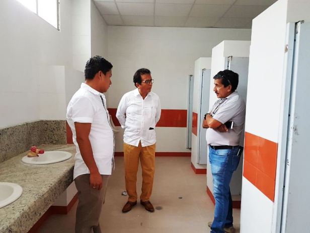 Batería sanitaria tipo, en la UE San José de Manta. Manabí, Ecuador.