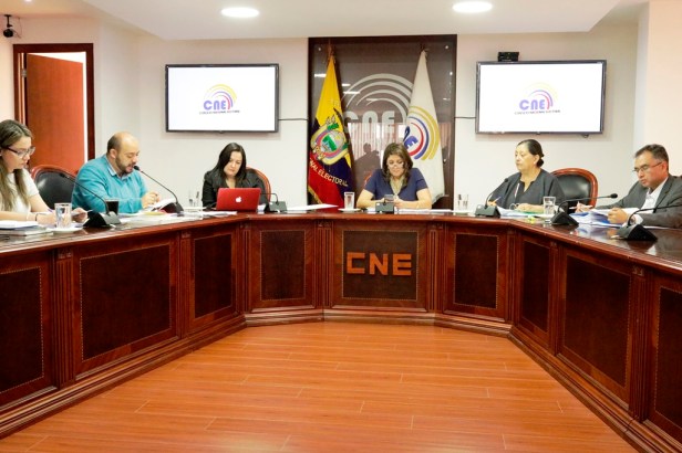 El CNE de Ecuador, reunido en pleno, resolvió aprobar la vida jurídica del Movimiento Político Sí Podemos. Quito, Ecuador.