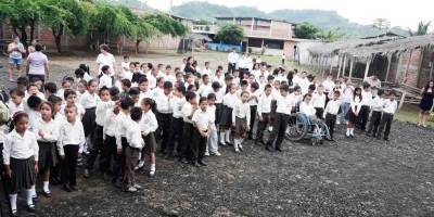 Acto cívico de estudiantes de Chone, Manabí.