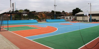 Barrio 2 de Agosto de Manta estrena cancha multiuso. Manabí, Ecuador.