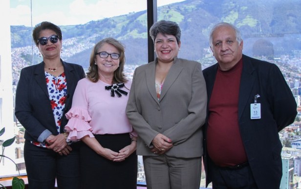 Delegados de la Asociación de Mujeres Abogadas de Ecuador y de la Asociación de Magistrados y Jueces del Ecuador, durante su visita al Consejo de la Judicatura interino. Quito, Ecuador.