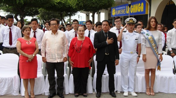 Autoridades cantonales de Manta en la Hora Cívica municipal por el Mes del Manabitismo (junio 2018). Manabí, Ecuador.