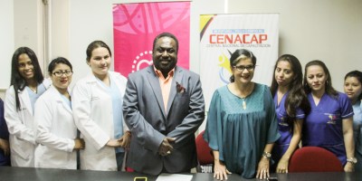 En el Patronato municipal de Manta: firma de un convenio de cooperación entre esta entidad y la CENACAP. Manabí, Ecuador.