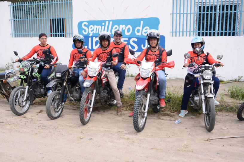 Socios del Chone Moto Club, organizador del rally de aventura que se correrá en agosto de 2018 por la zona rural de Chone. Manabí, Ecuador.
